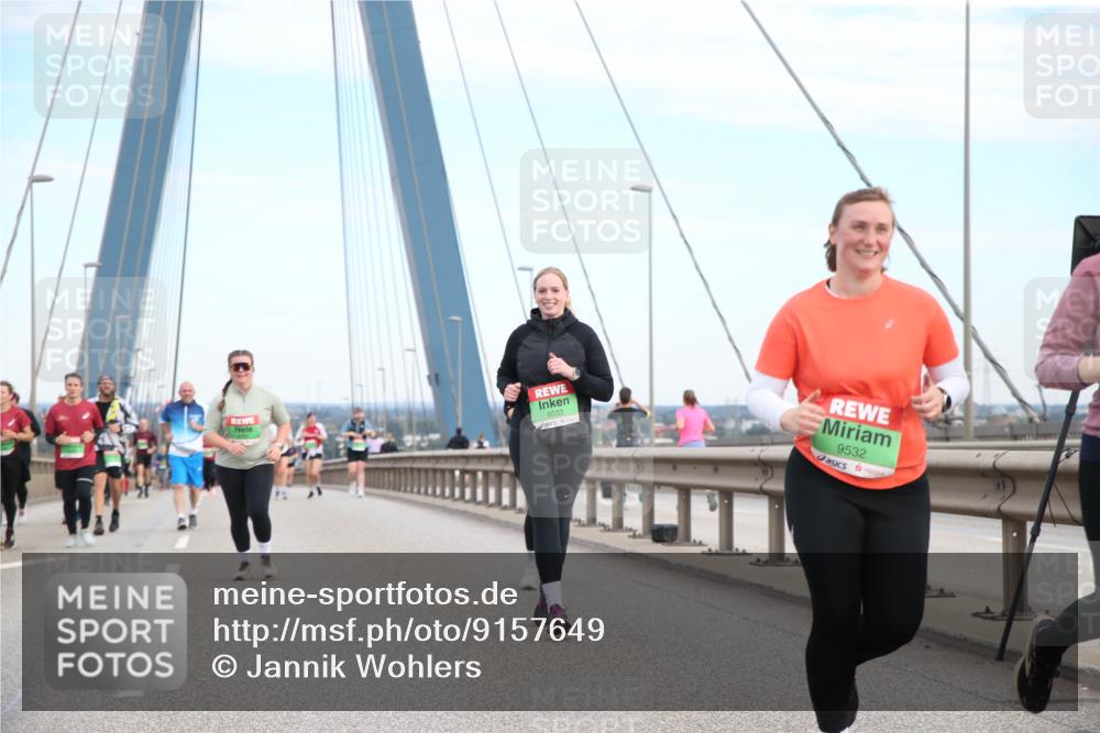 03.10.2025 - Köhlbrandbrückenlauf Jannik Wohlers http://msf.ph/oto/9157649 03.10.2025 15:39:48 Position 1 9533, 9532 meine-sportfotos.de