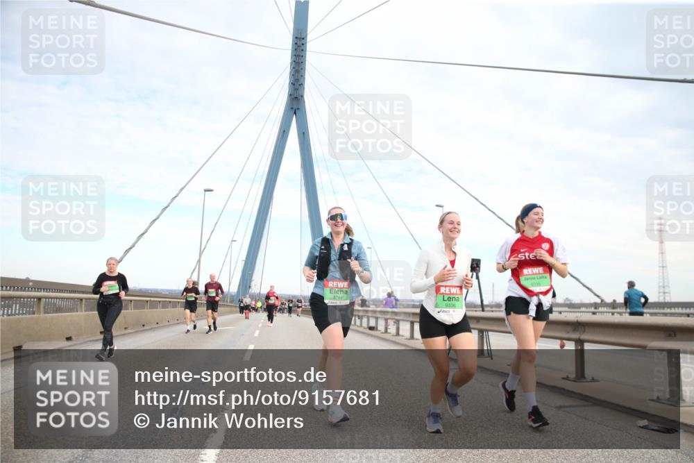 03.10.2025 - Köhlbrandbrückenlauf Jannik Wohlers http://msf.ph/oto/9157681 03.10.2025 15:40:04 Position 1 8741, 9336, 9335 meine-sportfotos.de