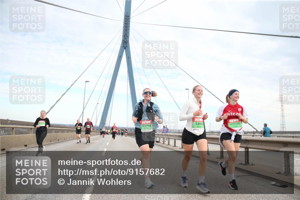 03.10.2025 - Köhlbrandbrückenlauf Jannik Wohlers http://msf.ph/oto/9157682 03.10.2025 15:40:04 Position 1 8741, 9336, 9335 meine-sportfotos.de