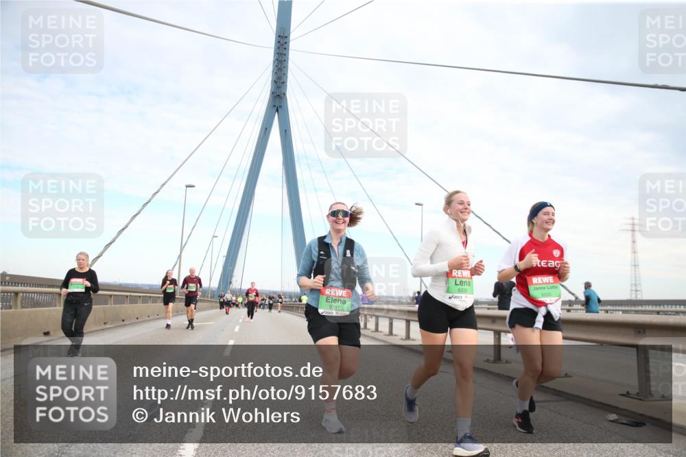 03.10.2025 - Köhlbrandbrückenlauf Jannik Wohlers http://msf.ph/oto/9157683 03.10.2025 15:40:04 Position 1 8741, 9336, 9335 meine-sportfotos.de