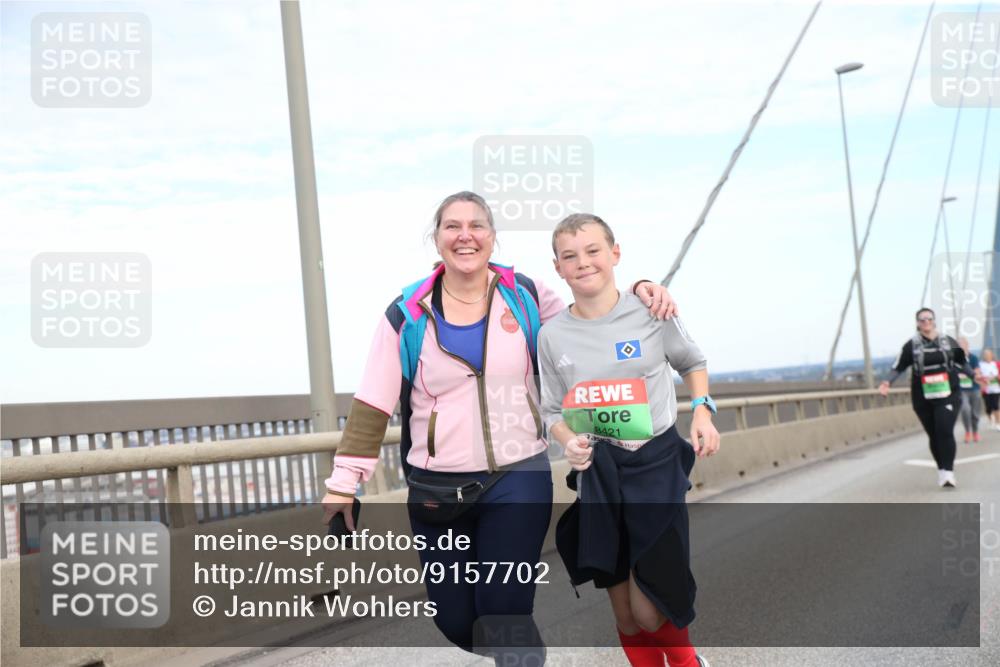 03.10.2025 - Köhlbrandbrückenlauf Jannik Wohlers http://msf.ph/oto/9157702 03.10.2025 15:40:16 Position 1 8421 meine-sportfotos.de