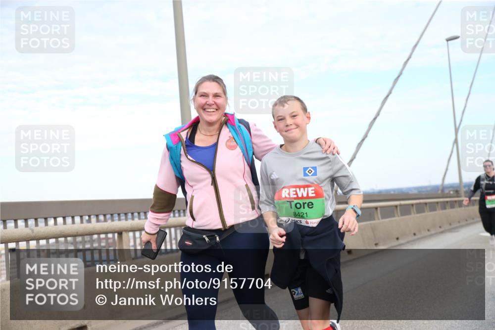 03.10.2025 - Köhlbrandbrückenlauf Jannik Wohlers http://msf.ph/oto/9157704 03.10.2025 15:40:16 Position 1 8421 meine-sportfotos.de