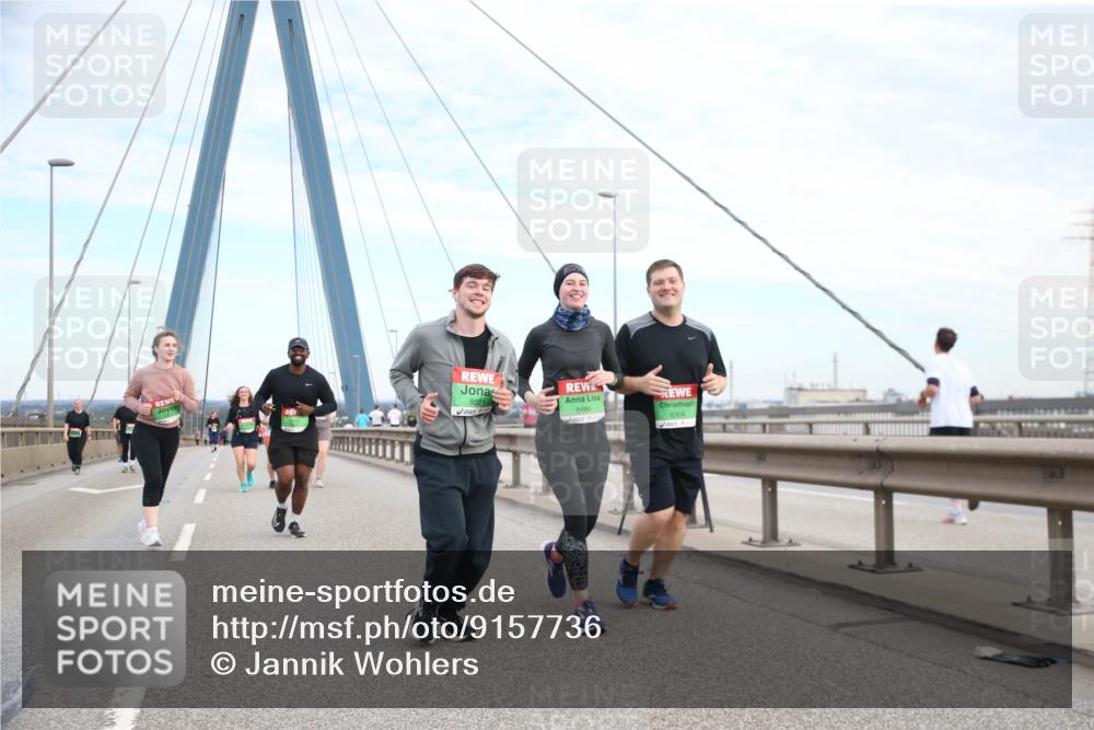 03.10.2025 - Köhlbrandbrückenlauf Jannik Wohlers http://msf.ph/oto/9157736 03.10.2025 15:40:41 Position 1 8521, 8486, 8304 meine-sportfotos.de