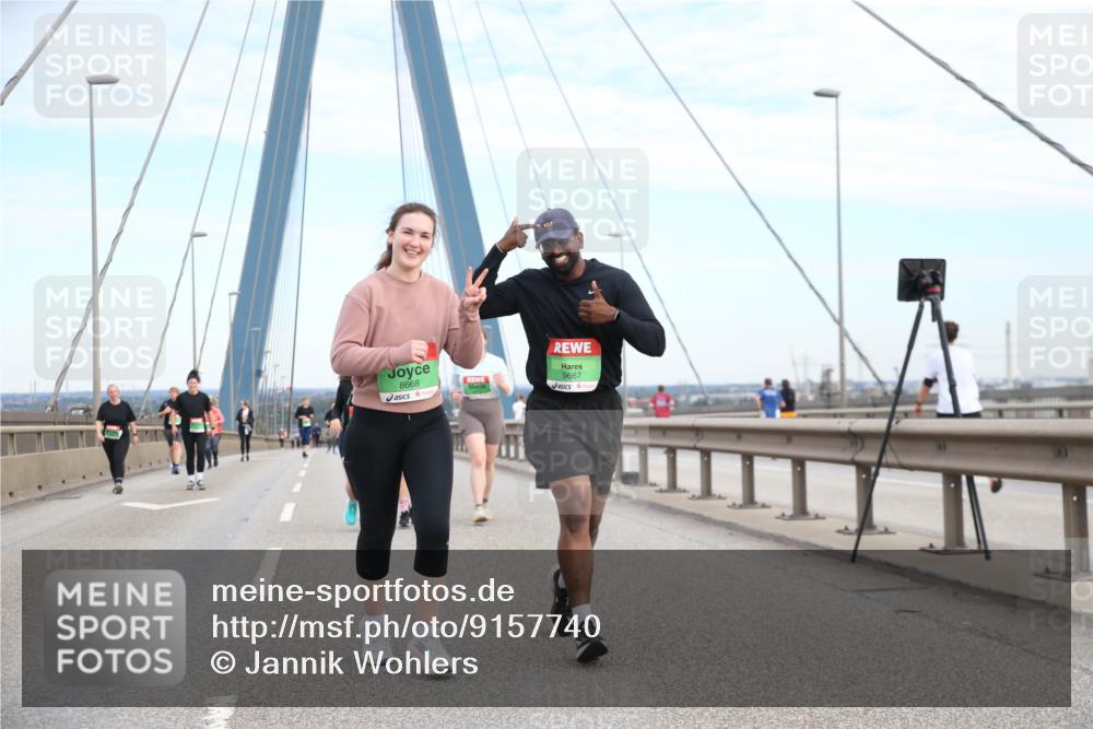 03.10.2025 - Köhlbrandbrückenlauf Jannik Wohlers http://msf.ph/oto/9157740 03.10.2025 15:40:43 Position 1 9667, 8668 meine-sportfotos.de