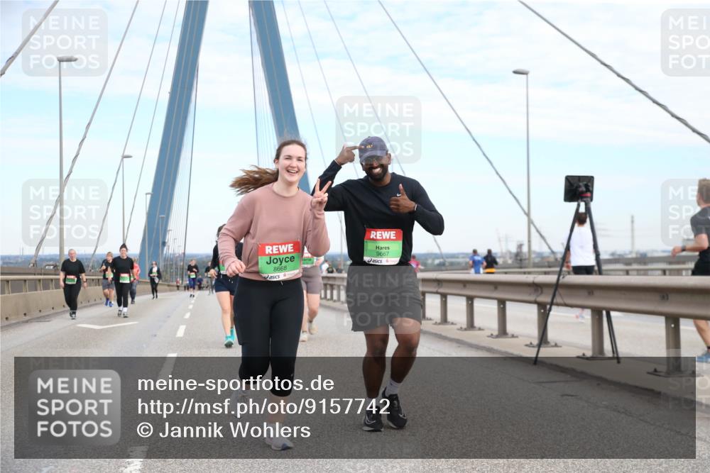 03.10.2025 - Köhlbrandbrückenlauf Jannik Wohlers http://msf.ph/oto/9157742 03.10.2025 15:40:43 Position 1 217, 8668, 9667 meine-sportfotos.de