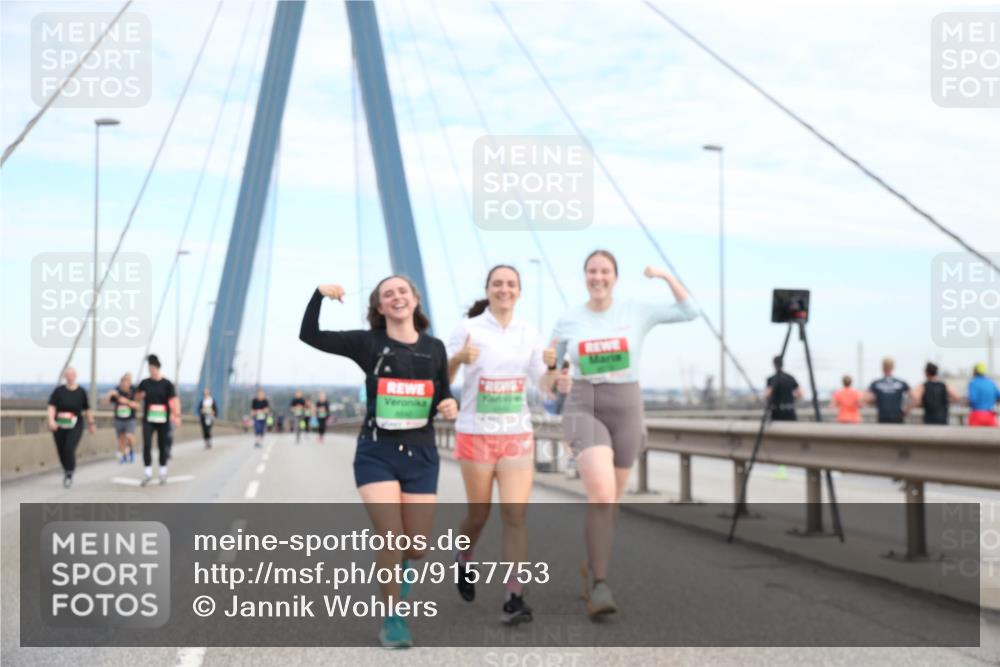 03.10.2025 - Köhlbrandbrückenlauf Jannik Wohlers http://msf.ph/oto/9157753 03.10.2025 15:40:46 Position 1  meine-sportfotos.de