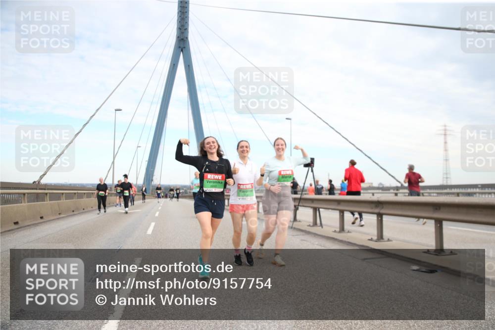 03.10.2025 - Köhlbrandbrückenlauf Jannik Wohlers http://msf.ph/oto/9157754 03.10.2025 15:40:47 Position 1 8850 meine-sportfotos.de