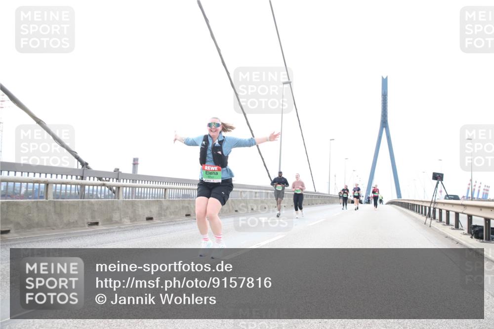 03.10.2025 - Köhlbrandbrückenlauf Jannik Wohlers http://msf.ph/oto/9157816 03.10.2025 16:09:26 Position 1 8741, 415 meine-sportfotos.de