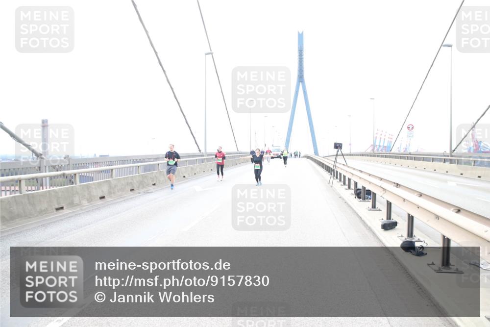 03.10.2025 - Köhlbrandbrückenlauf Jannik Wohlers http://msf.ph/oto/9157830 03.10.2025 16:09:41 Position 1  meine-sportfotos.de
