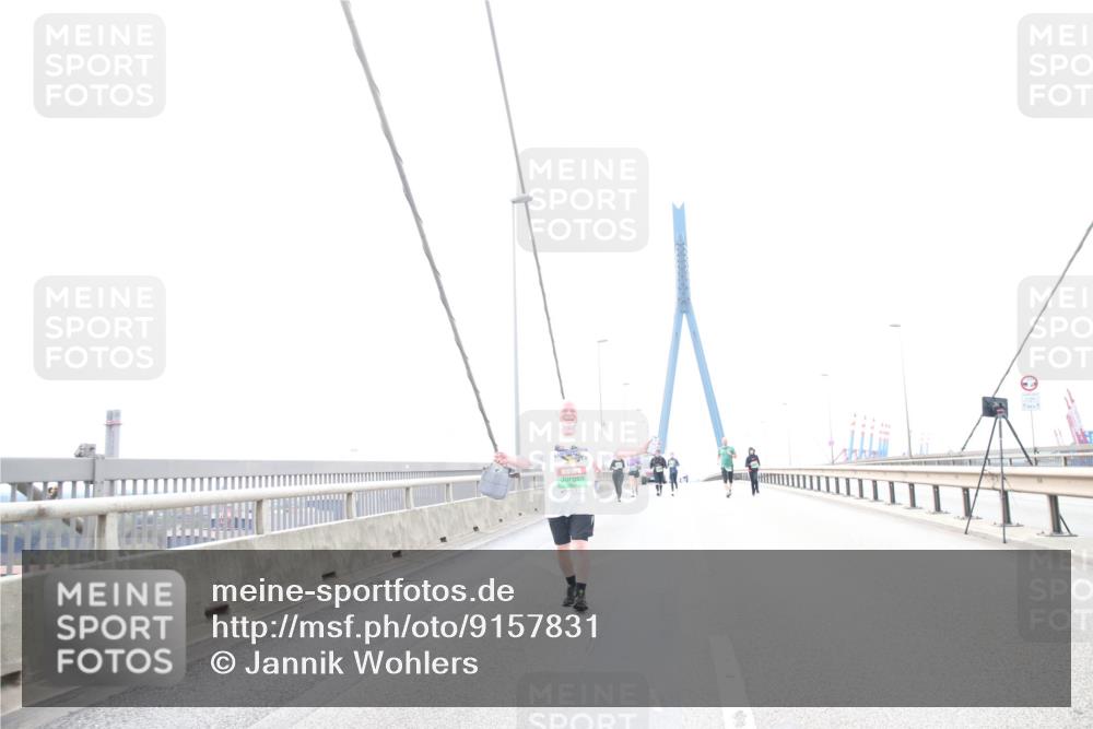 03.10.2025 - Köhlbrandbrückenlauf Jannik Wohlers http://msf.ph/oto/9157831 03.10.2025 16:10:09 Position 1  meine-sportfotos.de