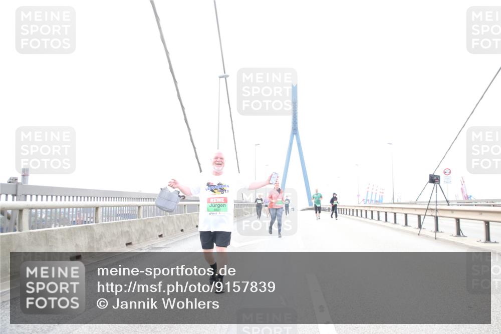 03.10.2025 - Köhlbrandbrückenlauf Jannik Wohlers http://msf.ph/oto/9157839 03.10.2025 16:10:10 Position 1 8538 meine-sportfotos.de