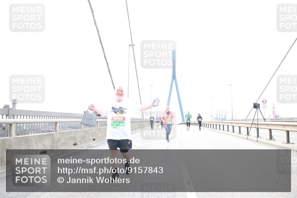 03.10.2025 - Köhlbrandbrückenlauf Jannik Wohlers http://msf.ph/oto/9157843 03.10.2025 16:10:11 Position 1 8538 meine-sportfotos.de