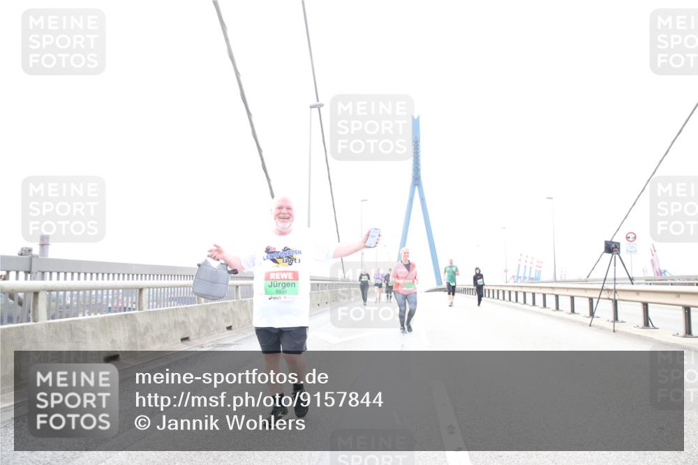 03.10.2025 - Köhlbrandbrückenlauf Jannik Wohlers http://msf.ph/oto/9157844 03.10.2025 16:10:11 Position 1 8538 meine-sportfotos.de