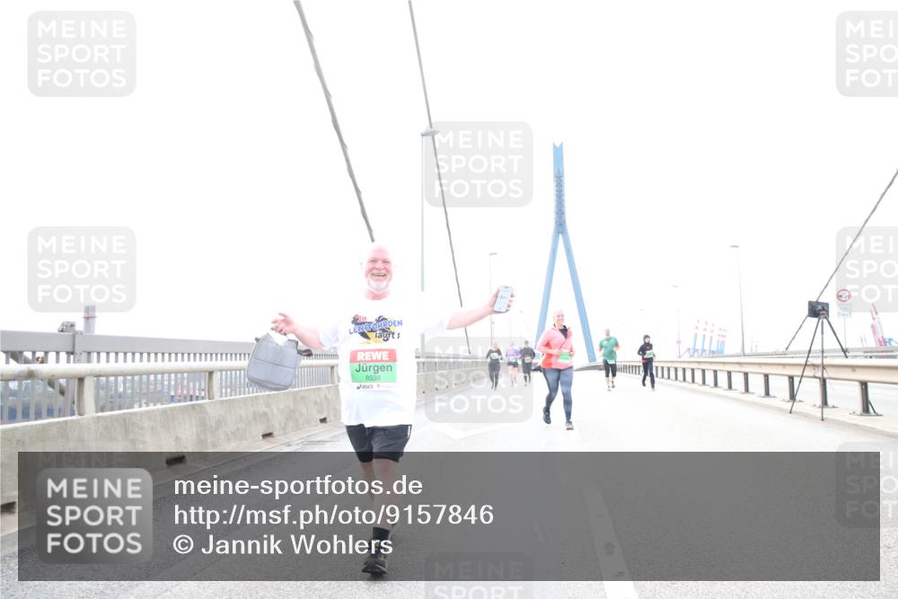 03.10.2025 - Köhlbrandbrückenlauf Jannik Wohlers http://msf.ph/oto/9157846 03.10.2025 16:10:11 Position 1 8538 meine-sportfotos.de