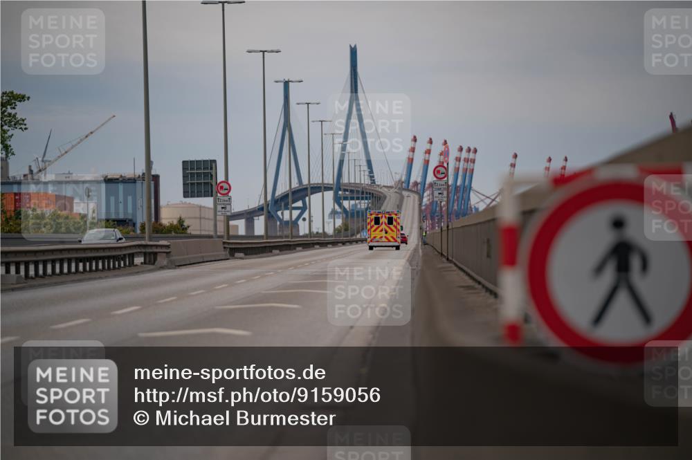 03.10.2025 - Köhlbrandbrückenlauf Michael Burmester http://msf.ph/oto/9159056 03.10.2025 14:50:29 Position 3 12, 5, 1, 12, 5, 1 meine-sportfotos.de