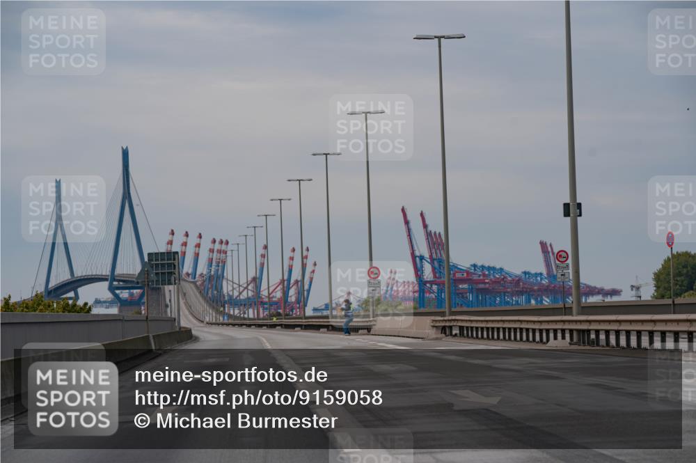 03.10.2025 - Köhlbrandbrückenlauf Michael Burmester http://msf.ph/oto/9159058 03.10.2025 14:52:25 Position 3 12, 5, 12, 5 meine-sportfotos.de