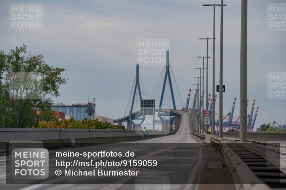 03.10.2025 - Köhlbrandbrückenlauf Michael Burmester http://msf.ph/oto/9159059 03.10.2025 14:53:14 Position 3  meine-sportfotos.de