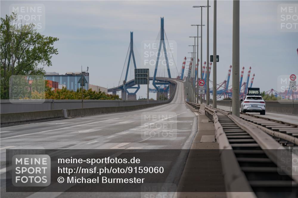 03.10.2025 - Köhlbrandbrückenlauf Michael Burmester http://msf.ph/oto/9159060 03.10.2025 15:09:00 Position 3 12, 5, 0, 08, 05, 12, 5 meine-sportfotos.de
