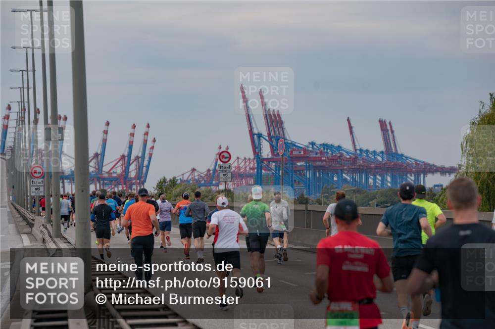 03.10.2025 - Köhlbrandbrückenlauf Michael Burmester http://msf.ph/oto/9159061 03.10.2025 15:12:56 Position 3 12, 5, 1, 12, 5, 1 meine-sportfotos.de