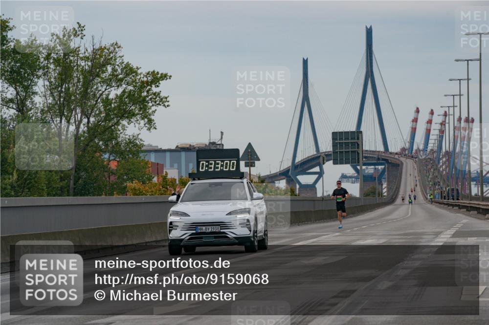 03.10.2025 - Köhlbrandbrückenlauf Michael Burmester http://msf.ph/oto/9159068 03.10.2025 15:33:55 Position 3 0, 33, 00, 193 meine-sportfotos.de