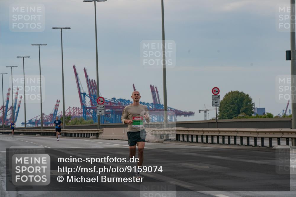 03.10.2025 - Köhlbrandbrückenlauf Michael Burmester http://msf.ph/oto/9159074 03.10.2025 15:35:24 Position 3 2, 5, 12, 5 meine-sportfotos.de