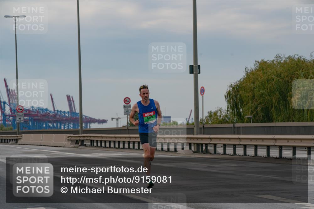 03.10.2025 - Köhlbrandbrückenlauf Michael Burmester http://msf.ph/oto/9159081 03.10.2025 15:35:57 Position 3 12, 5, 12, 5 meine-sportfotos.de