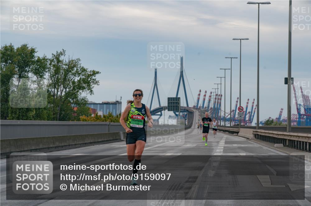 03.10.2025 - Köhlbrandbrückenlauf Michael Burmester http://msf.ph/oto/9159097 03.10.2025 15:36:59 Position 3 7034 meine-sportfotos.de