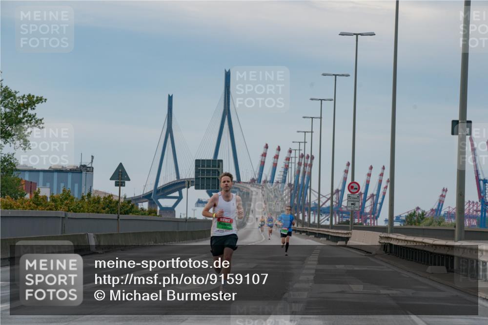 03.10.2025 - Köhlbrandbrückenlauf Michael Burmester http://msf.ph/oto/9159107 03.10.2025 15:37:14 Position 3 12, 5 meine-sportfotos.de