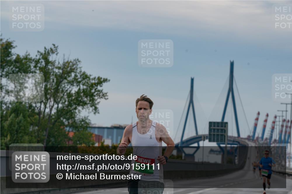 03.10.2025 - Köhlbrandbrückenlauf Michael Burmester http://msf.ph/oto/9159111 03.10.2025 15:37:18 Position 3 8787 meine-sportfotos.de