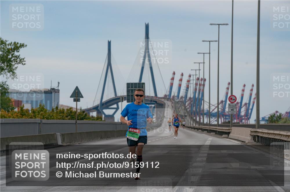 03.10.2025 - Köhlbrandbrückenlauf Michael Burmester http://msf.ph/oto/9159112 03.10.2025 15:37:25 Position 3 7022, 12, 5 meine-sportfotos.de