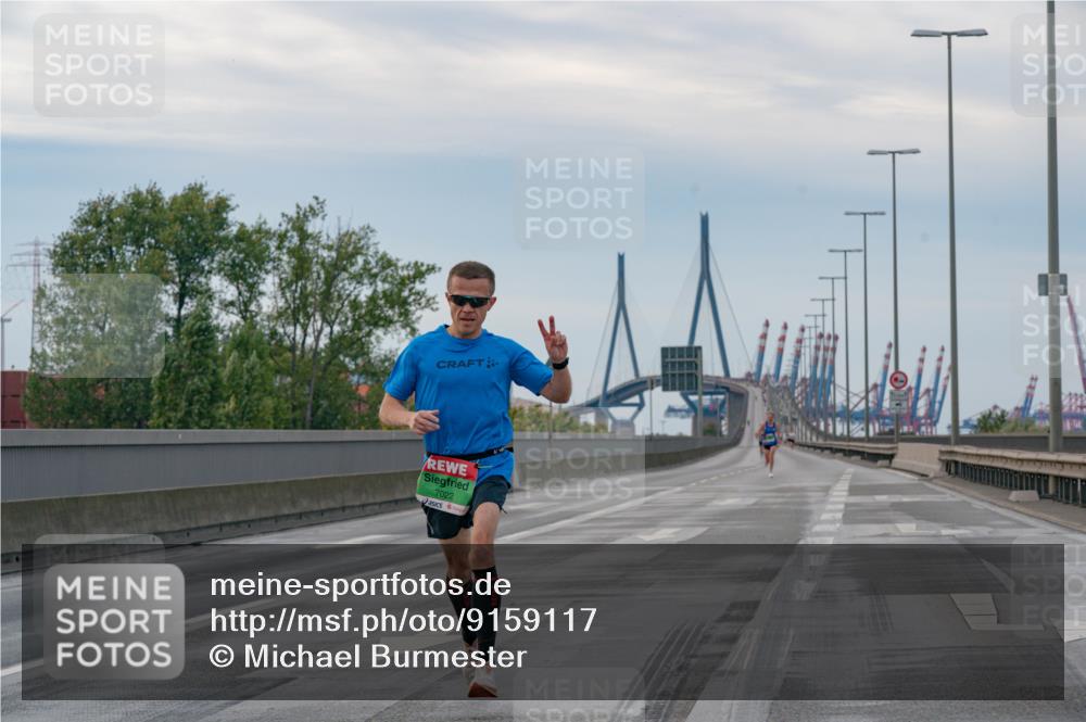 03.10.2025 - Köhlbrandbrückenlauf Michael Burmester http://msf.ph/oto/9159117 03.10.2025 15:37:28 Position 3 7022 meine-sportfotos.de