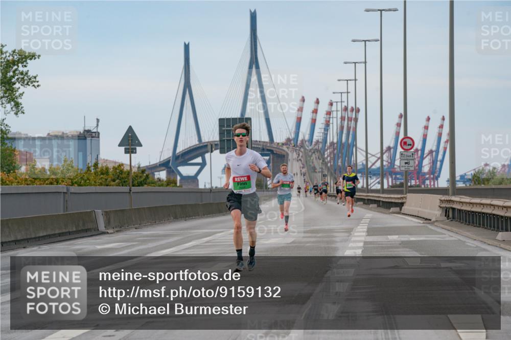 03.10.2025 - Köhlbrandbrückenlauf Michael Burmester http://msf.ph/oto/9159132 03.10.2025 15:38:32 Position 3 12, 5, 1 meine-sportfotos.de