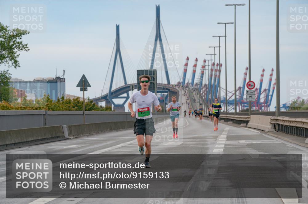03.10.2025 - Köhlbrandbrückenlauf Michael Burmester http://msf.ph/oto/9159133 03.10.2025 15:38:33 Position 3 12, 5 meine-sportfotos.de