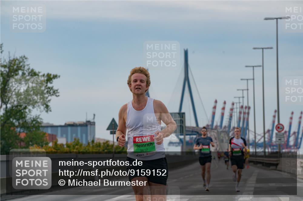 03.10.2025 - Köhlbrandbrückenlauf Michael Burmester http://msf.ph/oto/9159152 03.10.2025 15:39:09 Position 3 9617 meine-sportfotos.de