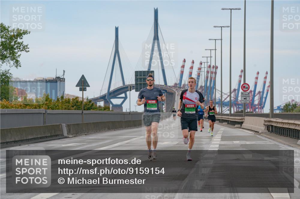 03.10.2025 - Köhlbrandbrückenlauf Michael Burmester http://msf.ph/oto/9159154 03.10.2025 15:39:12 Position 3 12, 5 meine-sportfotos.de