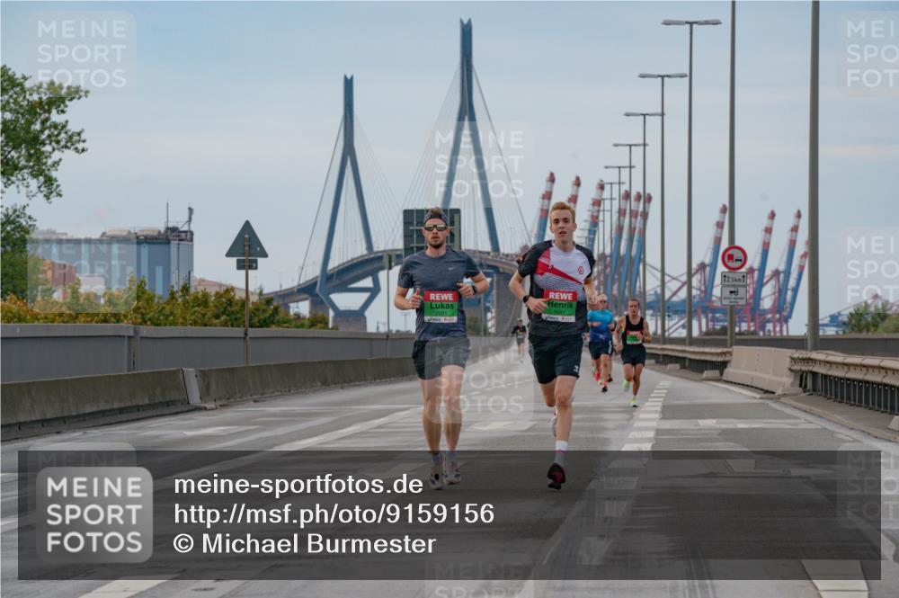 03.10.2025 - Köhlbrandbrückenlauf Michael Burmester http://msf.ph/oto/9159156 03.10.2025 15:39:13 Position 3 12, 5 meine-sportfotos.de