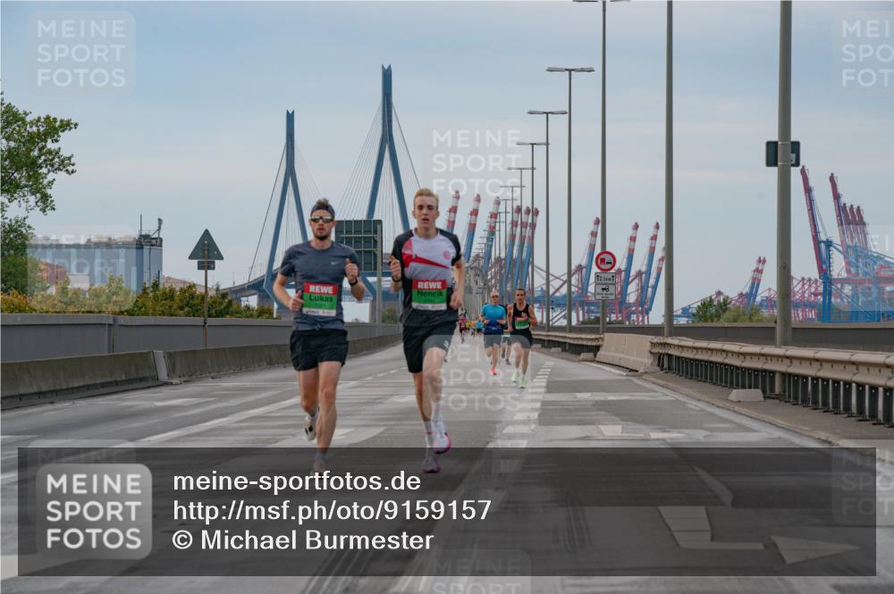 03.10.2025 - Köhlbrandbrückenlauf Michael Burmester http://msf.ph/oto/9159157 03.10.2025 15:39:14 Position 3 2, 5 meine-sportfotos.de