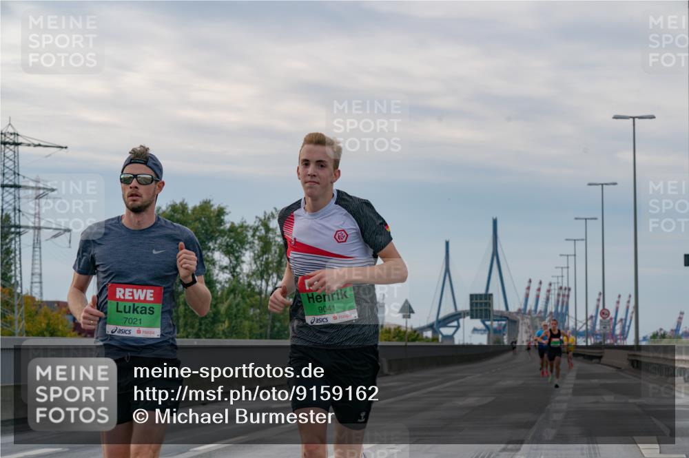 03.10.2025 - Köhlbrandbrückenlauf Michael Burmester http://msf.ph/oto/9159162 03.10.2025 15:39:19 Position 3 7021, 9041 meine-sportfotos.de