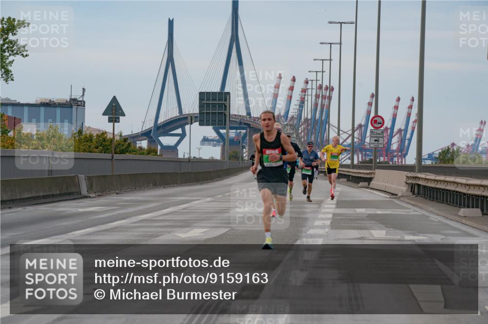 03.10.2025 - Köhlbrandbrückenlauf Michael Burmester http://msf.ph/oto/9159163 03.10.2025 15:39:23 Position 3 12, 5 meine-sportfotos.de