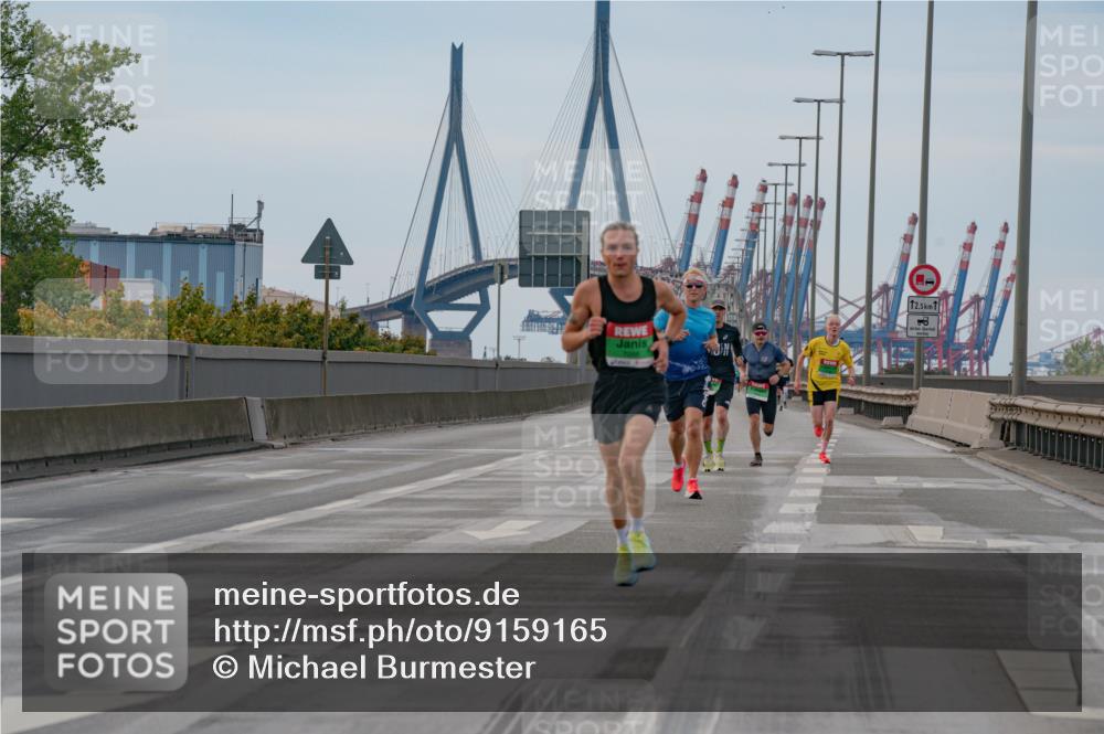 03.10.2025 - Köhlbrandbrückenlauf Michael Burmester http://msf.ph/oto/9159165 03.10.2025 15:39:24 Position 3 12, 5, 8 meine-sportfotos.de