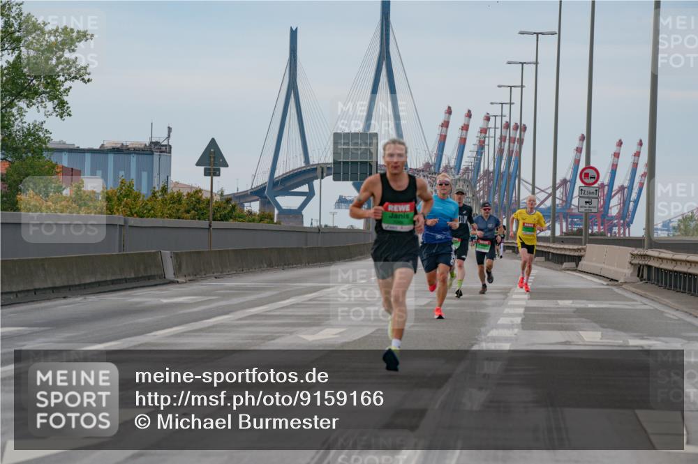 03.10.2025 - Köhlbrandbrückenlauf Michael Burmester http://msf.ph/oto/9159166 03.10.2025 15:39:24 Position 3 12, 5 meine-sportfotos.de