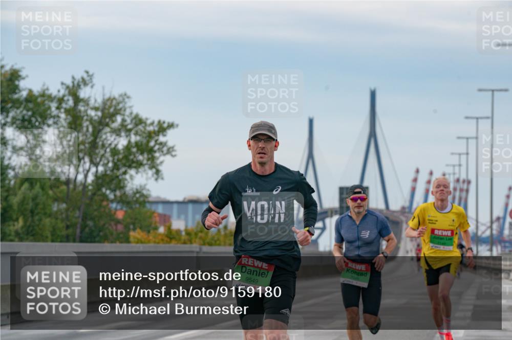 03.10.2025 - Köhlbrandbrückenlauf Michael Burmester http://msf.ph/oto/9159180 03.10.2025 15:39:35 Position 3 9549, 7045 meine-sportfotos.de