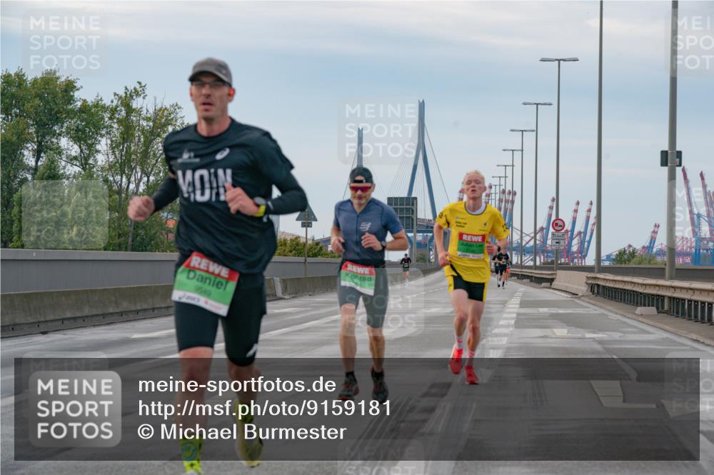 03.10.2025 - Köhlbrandbrückenlauf Michael Burmester http://msf.ph/oto/9159181 03.10.2025 15:39:36 Position 3 9549, 12, 5 meine-sportfotos.de