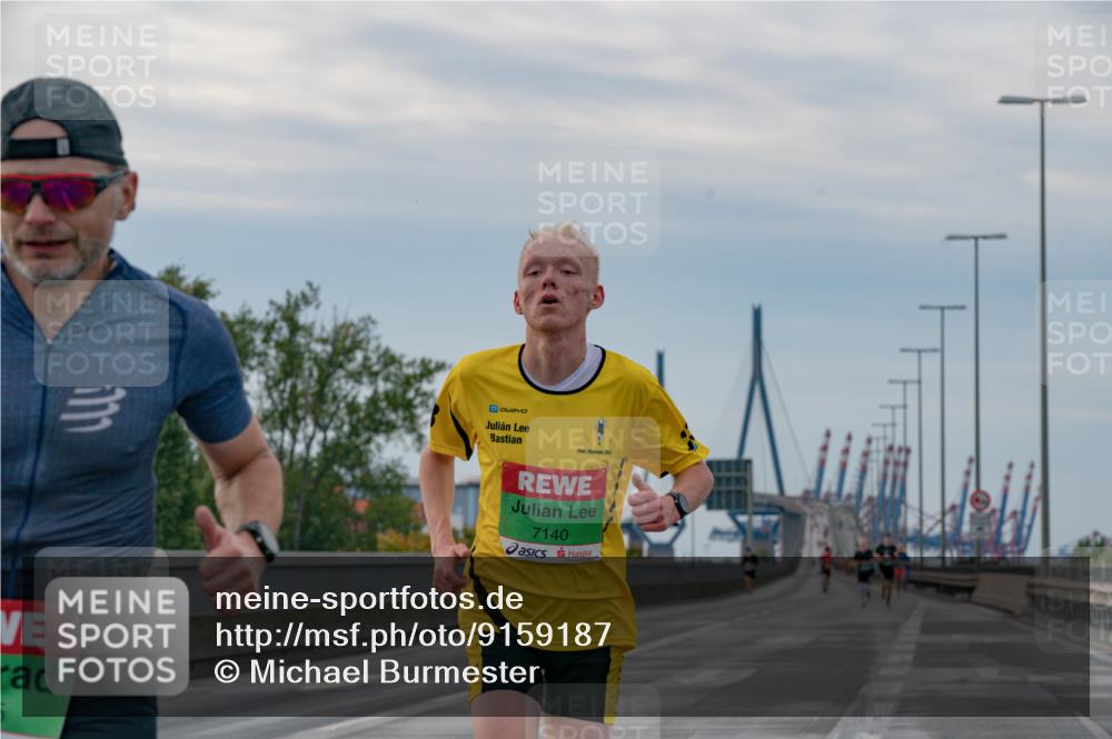 03.10.2025 - Köhlbrandbrückenlauf Michael Burmester http://msf.ph/oto/9159187 03.10.2025 15:39:39 Position 3 202, 7140 meine-sportfotos.de