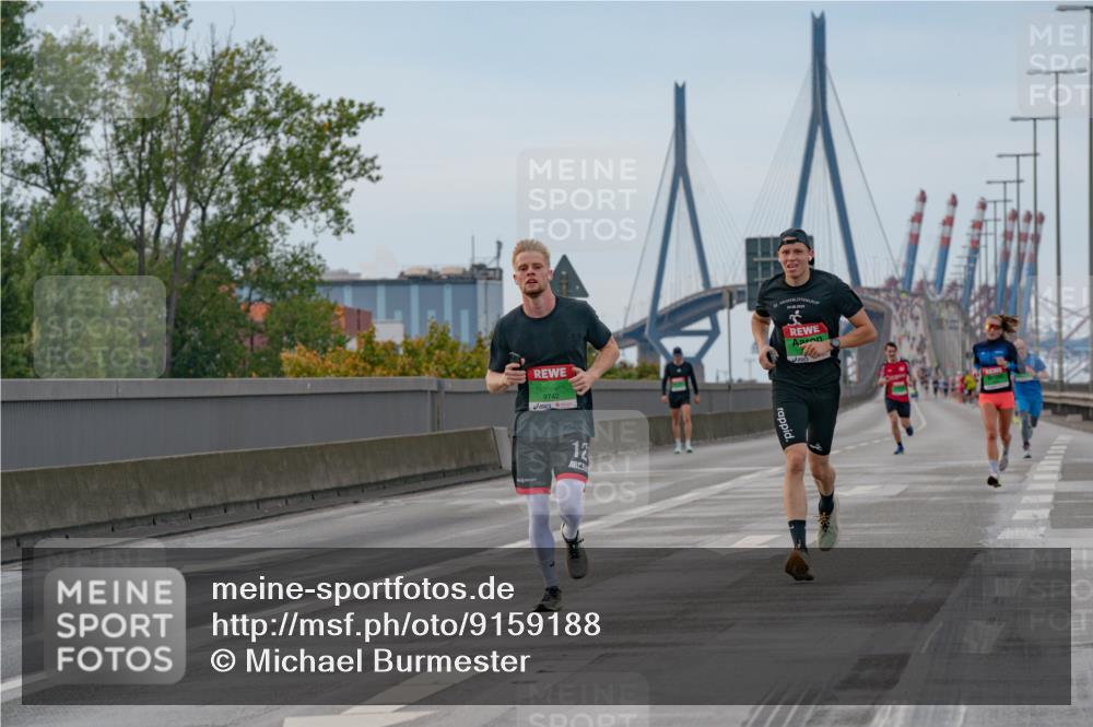 03.10.2025 - Köhlbrandbrückenlauf Michael Burmester http://msf.ph/oto/9159188 03.10.2025 15:39:56 Position 3 9742, 12, 12 meine-sportfotos.de