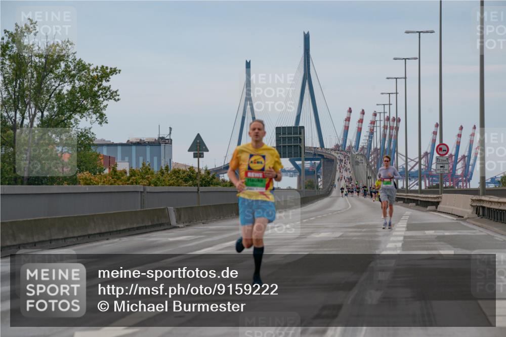 03.10.2025 - Köhlbrandbrückenlauf Michael Burmester http://msf.ph/oto/9159222 03.10.2025 15:40:37 Position 3 12, 5 meine-sportfotos.de