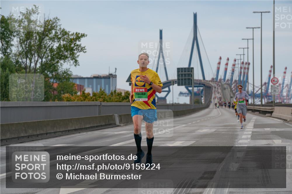 03.10.2025 - Köhlbrandbrückenlauf Michael Burmester http://msf.ph/oto/9159224 03.10.2025 15:40:38 Position 3 88611 meine-sportfotos.de