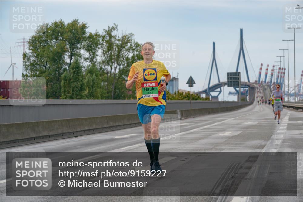 03.10.2025 - Köhlbrandbrückenlauf Michael Burmester http://msf.ph/oto/9159227 03.10.2025 15:40:40 Position 3 8861 meine-sportfotos.de