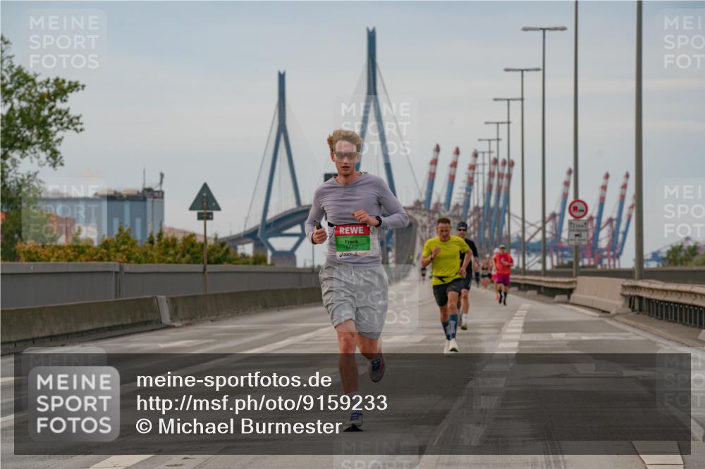 03.10.2025 - Köhlbrandbrückenlauf Michael Burmester http://msf.ph/oto/9159233 03.10.2025 15:40:48 Position 3 9663 meine-sportfotos.de