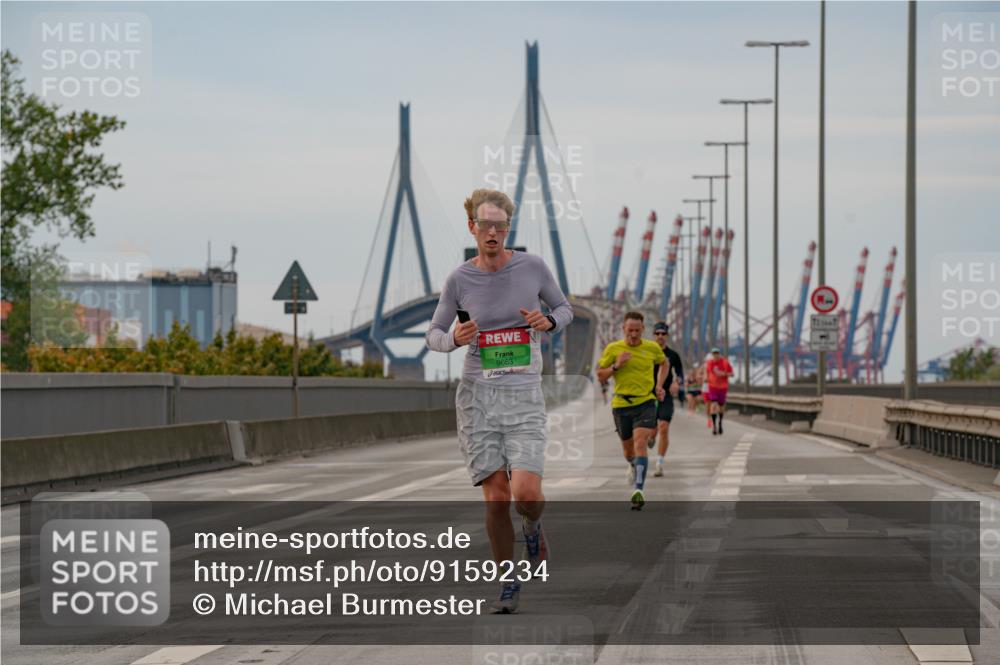 03.10.2025 - Köhlbrandbrückenlauf Michael Burmester http://msf.ph/oto/9159234 03.10.2025 15:40:48 Position 3 9663 meine-sportfotos.de